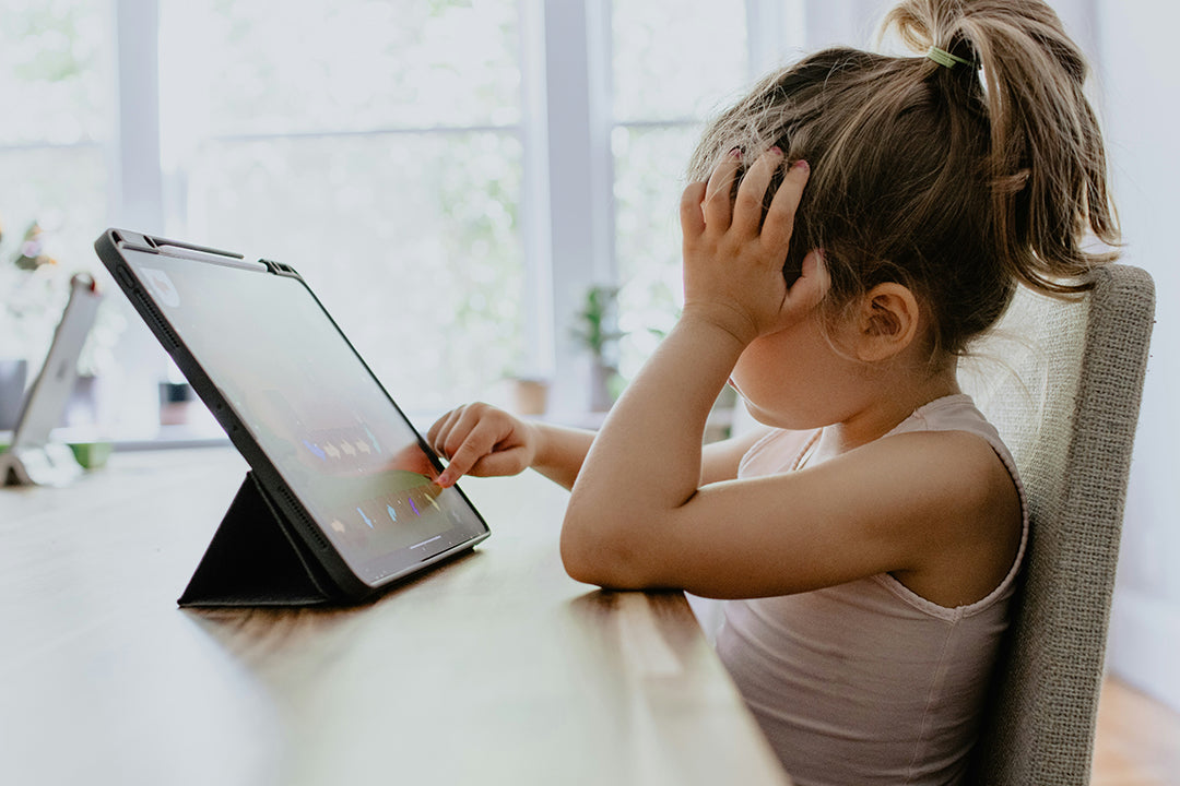 Montessori und Bildschirmzeit: Passt das zusammen?